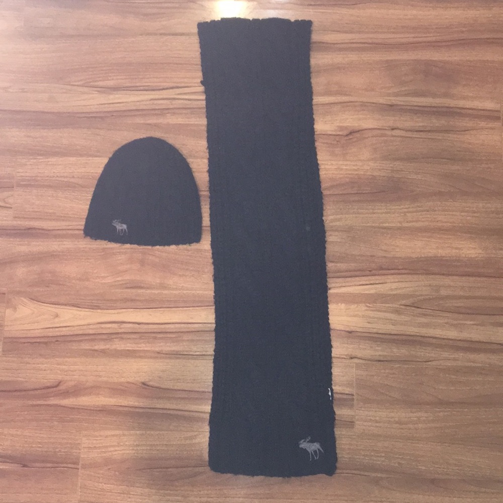 A&F: unisex knit skull cap and scarf combo